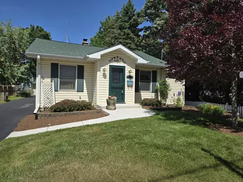 376 Douglas Ave, Crystal Lake, IL 60014