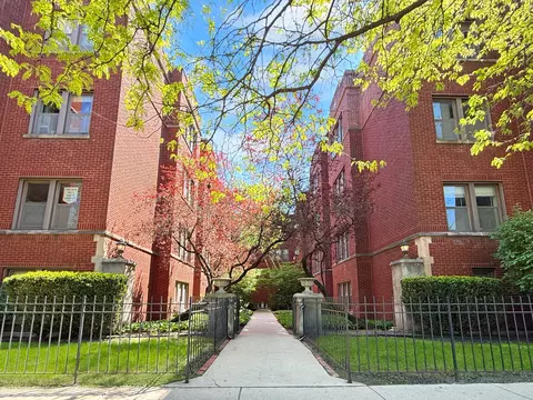 1325 W Addison St #1A, Chicago, IL 60613