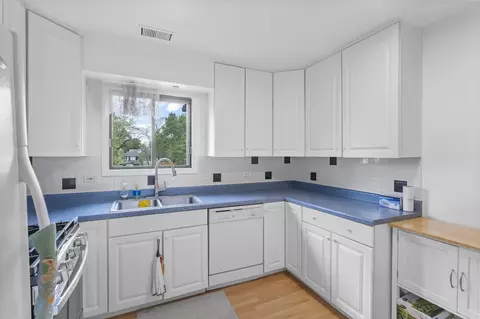 Kitchen - 1044 Creekside Ct #2A, Wheeling, IL 60090 photo 3 of 3