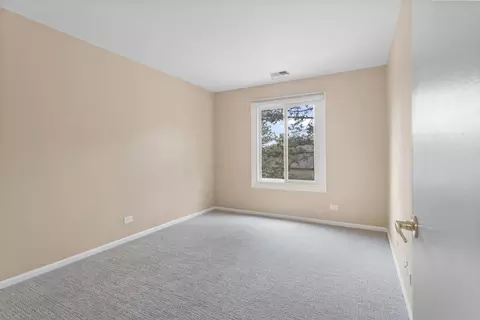 Bedroom - 1044 Creekside Ct #2A, Wheeling, IL 60090 photo 1 of 5