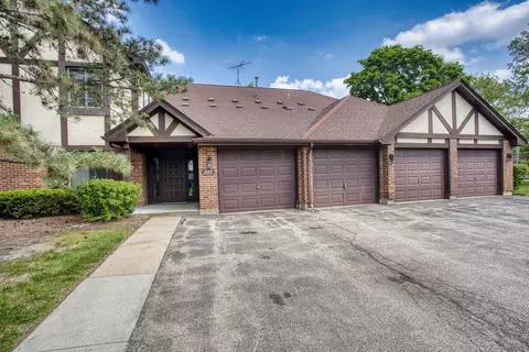 1044 Creekside Ct #2A, Wheeling, IL 60090