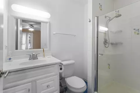Bath - 1044 Creekside Ct #2A, Wheeling, IL 60090 photo 1 of 3