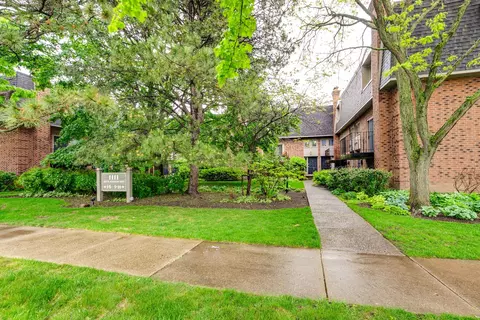 1111 S Waukegan Rd #10, Lake Forest, IL 60045