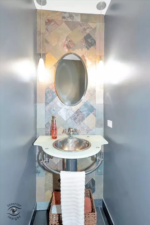 Bath - 616 E Hillside Ave, Barrington, IL 60010 photo 1 of 5