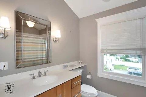 Bath - 616 E Hillside Ave, Barrington, IL 60010 photo 4 of 5
