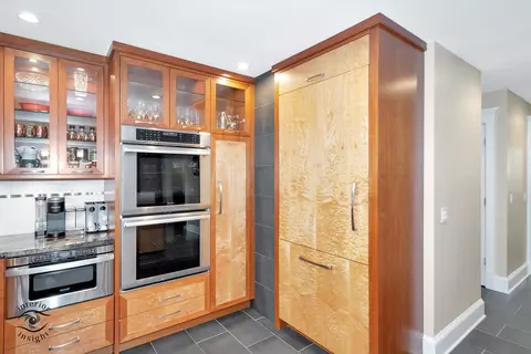 Kitchen - 616 E Hillside Ave, Barrington, IL 60010 photo 2 of 3