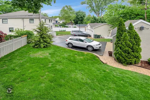 Exterior - 616 E Hillside Ave, Barrington, IL 60010 photo 9 of 10