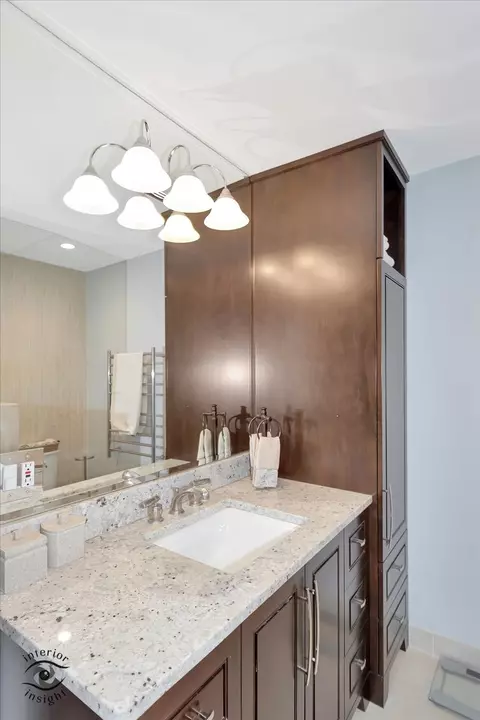 Bath - 616 E Hillside Ave, Barrington, IL 60010 photo 2 of 5