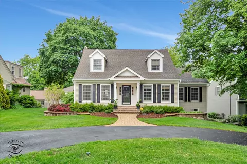 616 E Hillside Ave, Barrington, IL 60010