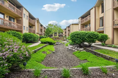 111 Olesen Dr #3F, Naperville, IL 60540