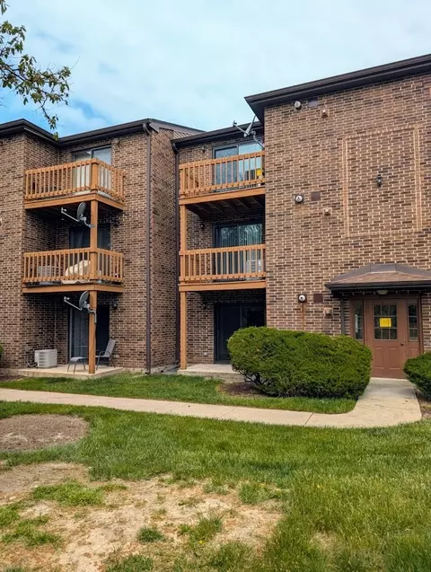 2238 Abbeywood Dr #B, Lisle, IL 60532