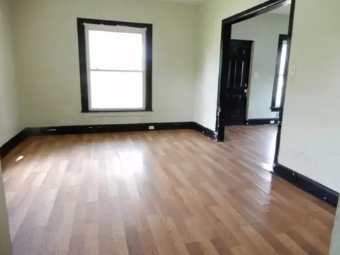 Living - 746 N Schuyler Ave, Kankakee, IL 60901 photo 2 of 4