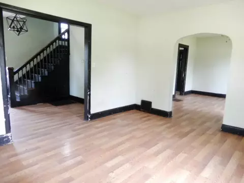 Living - 746 N Schuyler Ave, Kankakee, IL 60901 photo 3 of 4