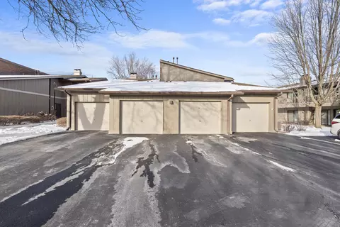 29 W440 Emerald Green Dr #G, Warrenville, IL 60555