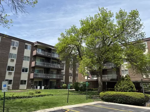 1331 S Finley Rd #114, Lombard, IL 60148