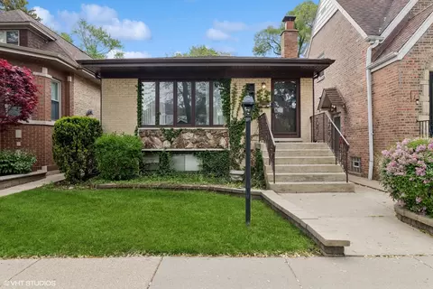 5729 N Kerbs Ave, Chicago, IL 60646