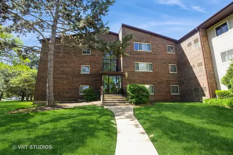 630 Perrie Dr #104, Elk Grove Village, IL 60007