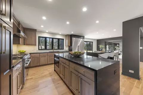 Kitchen - 6 Charleton Pl, Oak Brook, IL 60523 photo 2 of 5