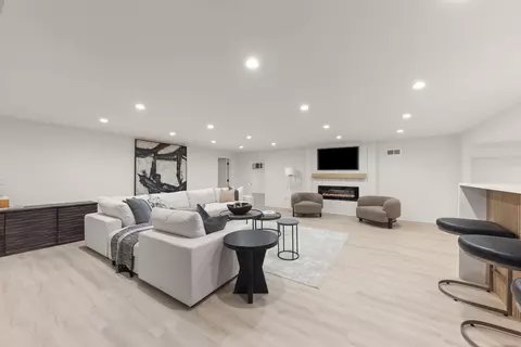 Other - 6 Charleton Pl, Oak Brook, IL 60523 photo 7 of 9