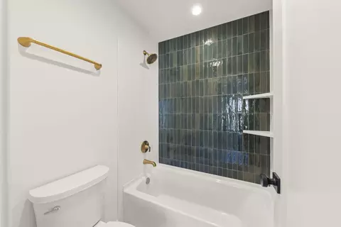 Bath - 6 Charleton Pl, Oak Brook, IL 60523 photo 5 of 11