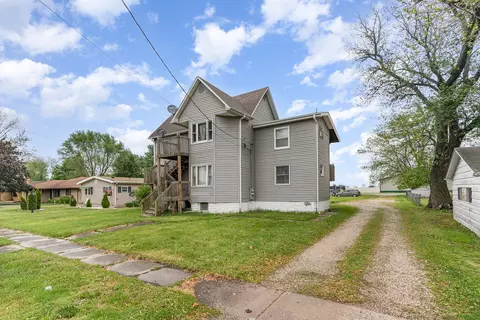 Exterior - 214 N Cedar St, Gardner, IL 60424 photo 2 of 6