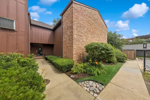 1 S055 Spring Rd #2B, Oakbrook Terrace, IL 60181