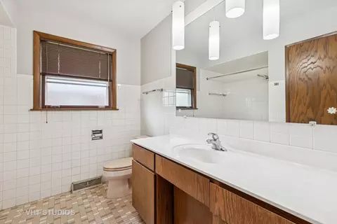 Bath - 452 Miller St, Beecher, IL 60401 photo 1 of 3