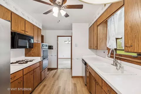 Kitchen - 452 Miller St, Beecher, IL 60401 photo 2 of 2