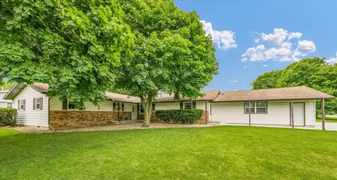 2908 Rolling Acres Dr, Champaign, IL 61822