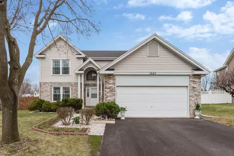1947 Lucille Ln, Hanover Park, IL 60133