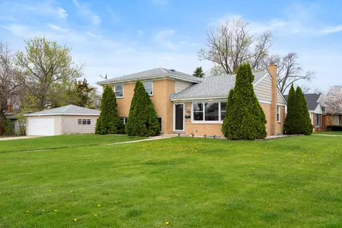 44 Cranbrook Dr, Des Plaines, IL 60016