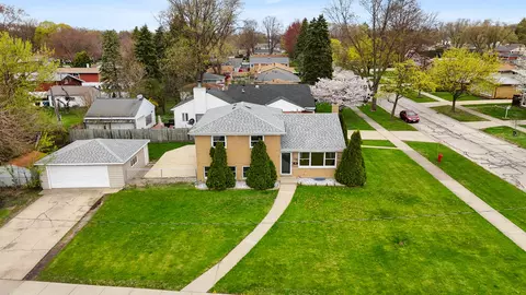 44 Cranbrook Dr, Des Plaines, IL 60016 photo 2