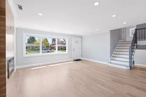 44 Cranbrook Dr, Des Plaines, IL 60016 photo 5