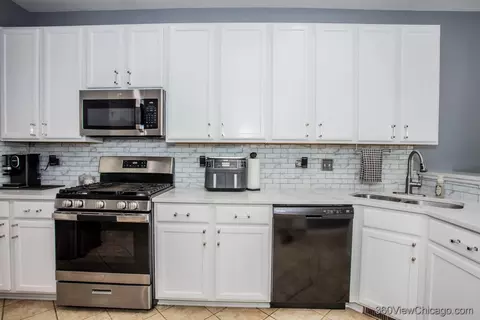 17527 S Gilbert Dr, Lockport, IL 60441 photo 2
