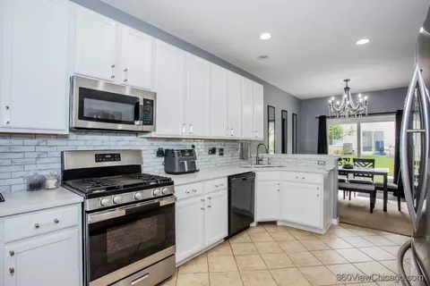 17527 S Gilbert Dr, Lockport, IL 60441 photo 3