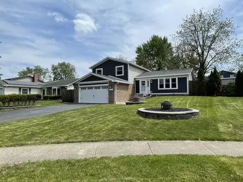 1051 Knollwood Ln, Bartlett, IL 60103