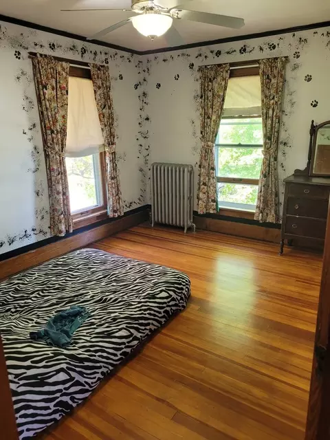 Bedroom - 442 High St, Buda, IL 61314 photo 3 of 3