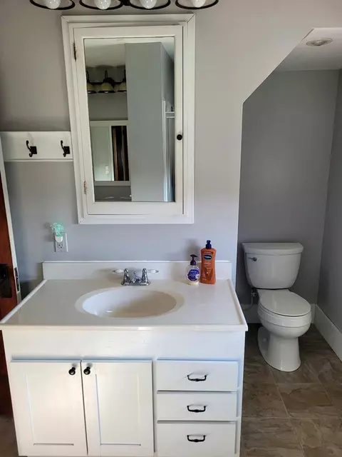 Bath - 442 High St, Buda, IL 61314 photo 1 of 4