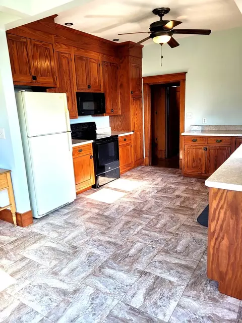 Kitchen - 442 High St, Buda, IL 61314 photo 4 of 5