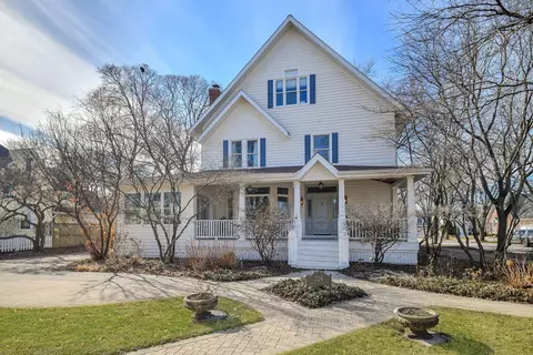 224 N Ellis Ave, Wheaton, IL 60187