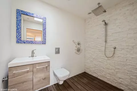 Bath - 489 Good Ave, Des Plaines, IL 60016 photo 2 of 3