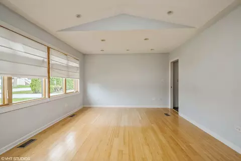 Living - 489 Good Ave, Des Plaines, IL 60016 photo 7 of 7