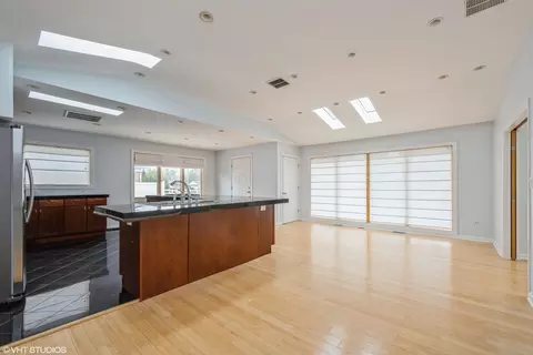 Living - 489 Good Ave, Des Plaines, IL 60016 photo 2 of 7