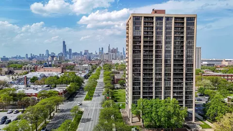 2901 S Michigan Ave #1706, Chicago, IL 60616