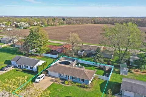 9 Maplewood Ln, Ottawa, IL 61350