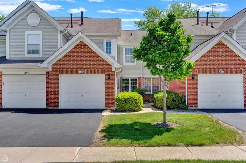 1367 Hampshire Ct, Roselle, IL 60172