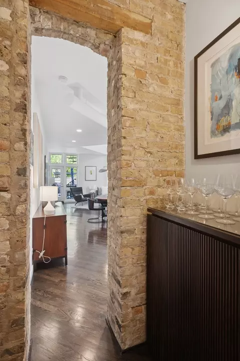 832 W Wolfram St, Chicago, IL 60657 photo 28
