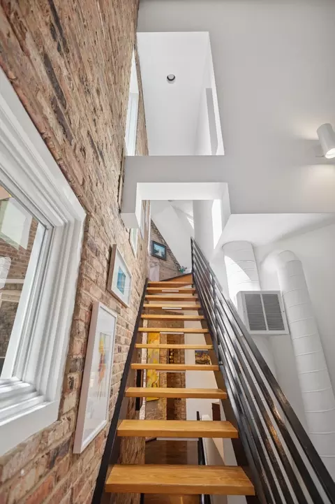 832 W Wolfram St, Chicago, IL 60657 photo 31