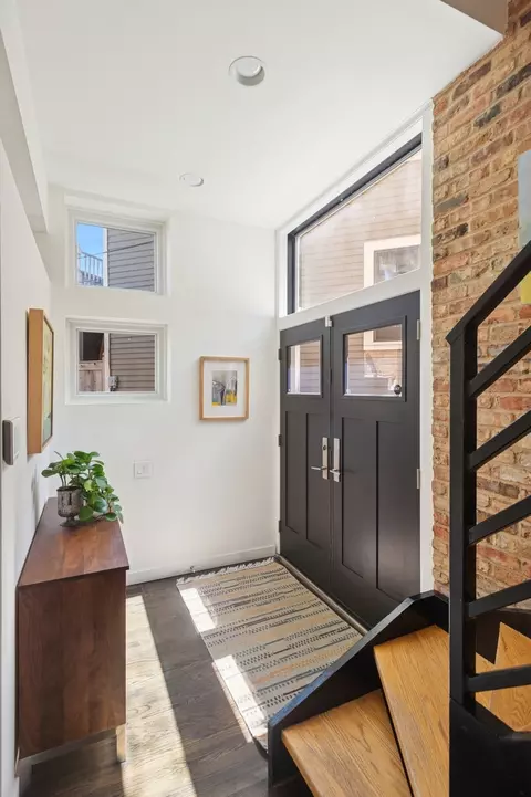 832 W Wolfram St, Chicago, IL 60657 photo 3