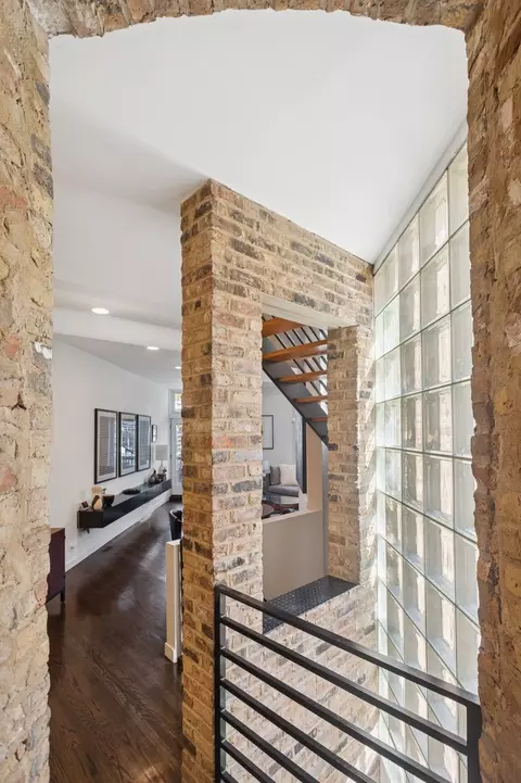 832 W Wolfram St, Chicago, IL 60657 photo 21